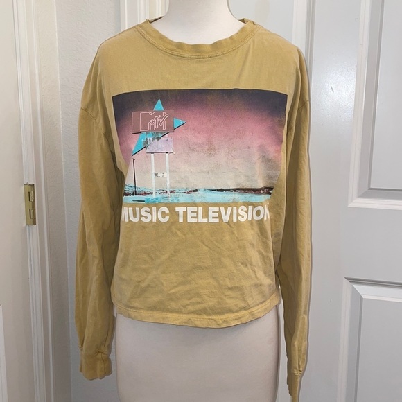 MTV yellow mtv graphic vintage cropped long sleeve shirt in women’s medium - Picture 2 of 7